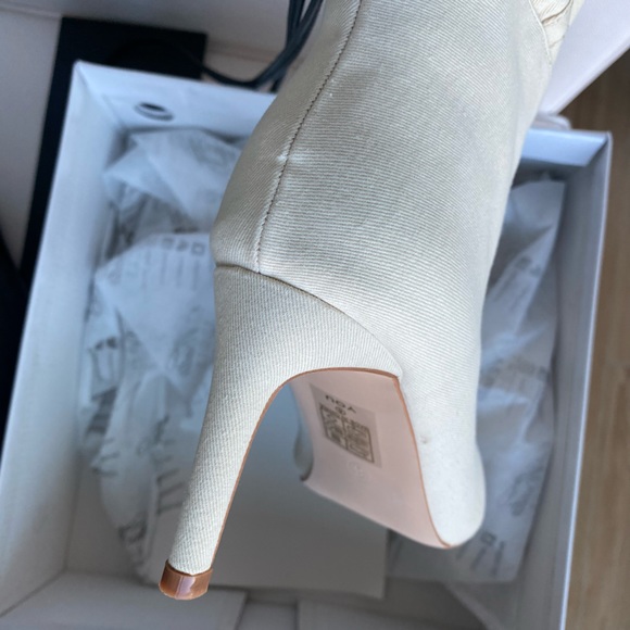 Mata Brand New in Box Cool Denim Boots Off White/Cream Color size 8 - Picture 8 of 10